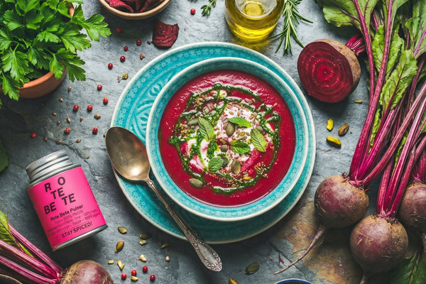 Randen Suppe mit Kürbiskernen und Kokos-Minze Rahmschaum