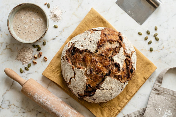 Frisches Roggenvollkorn-Sauerteigbrot: Einfaches Rezept für perfekten Geschmack & knusprige Kruste