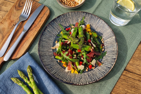 Spargel-Salat mit Rucola & Bündnerfleisch-Streifen