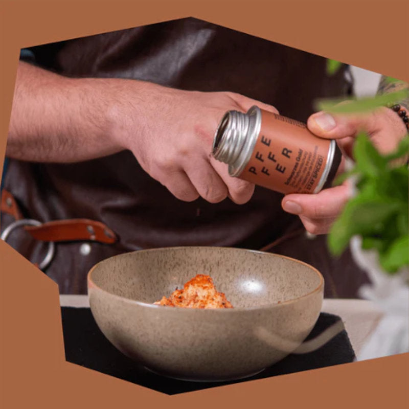 Frisch gemahlener Pfeffer aus der STAY SPICED! Dose – Erlesene Pfeffersorten und Mischungen für höchste Ansprüche.