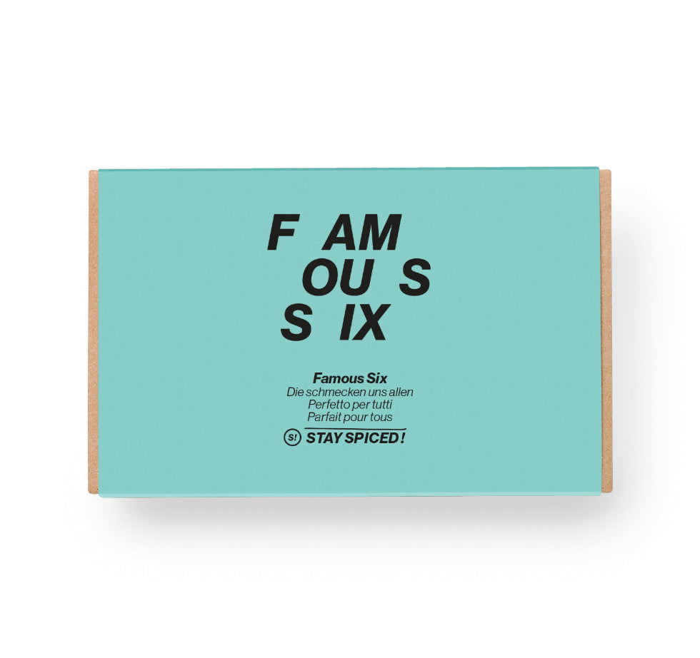 Die elegant geschlossene Famous Six Geschenkbox von STAY SPICED ! mit markanter hellblauen Banderole