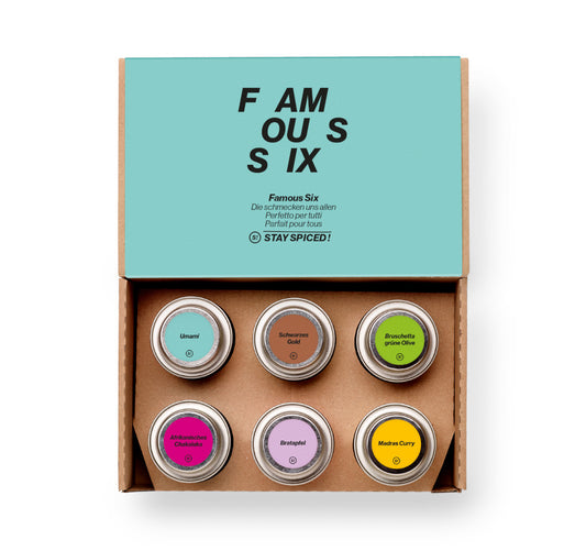 Ein Blick von oben in das exklusive Famous Six Geschenkset mit sechs STAY SPICED ! Bestseller-Dosen.