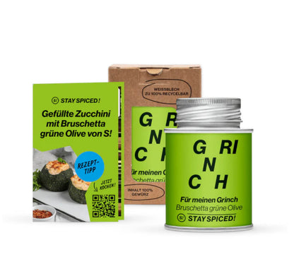 Grinch Bruschetta grüne Olive - Grün Gewürzdose neben Rezeptheft und Kartonverpackung von STAY SPICED ! bei Chefkoch-Gewürze