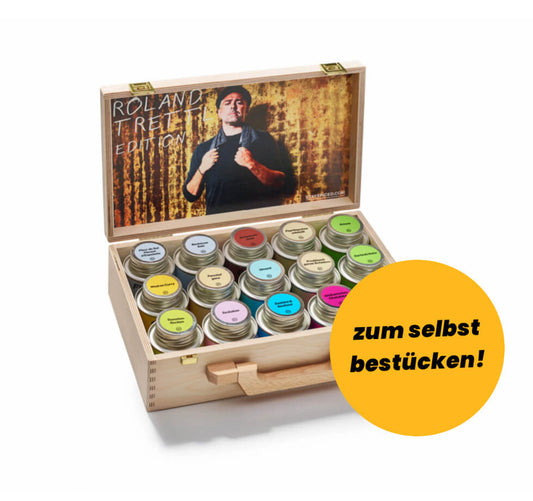 Handgefertigte Holzbox zum Selbstbestücken mit fünfzehn 170ml Gewürzdosen von STAY SPICED !, offene Ansicht
