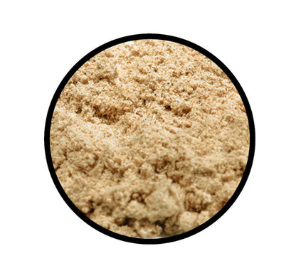 Nahaufnahme des fein gemahlenen Pulvers von Kardamom in der Hülse gemahlen von STAY SPICED! bei Chefkoch-Gewürze