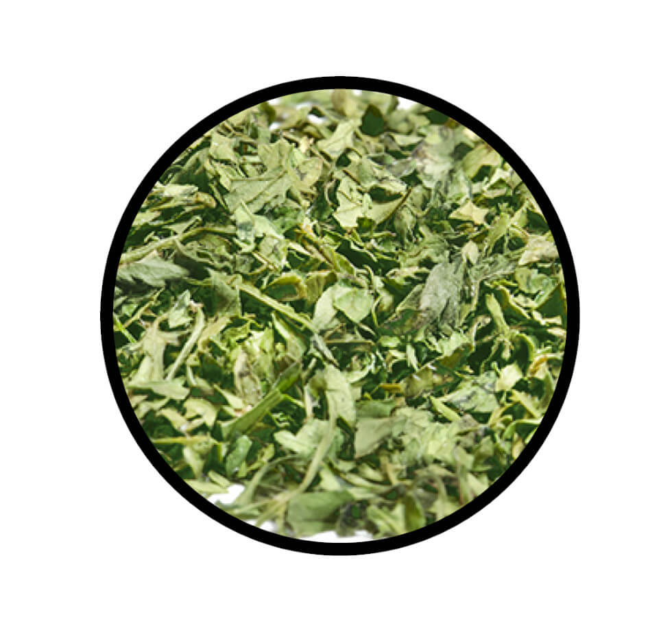Nahaufnahme der getrockneten Blätter von Kerbel gerebelt von STAY SPICED! bei Chefkoch-Gewürze