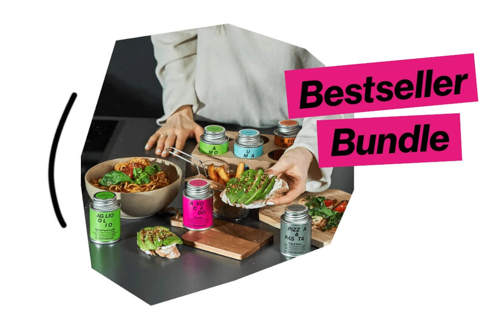 Frisches Avocado-Brot und Nudeln präsentiert neben dem Chefkoch-Gewürze Bestseller Bundle für Pizza und Pasta