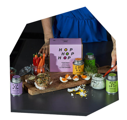 Ostern Geschenkbox mit 4 Gewürzen - Zubereitetes Osterfrühstück mit Eiern, Brot und Gemüse von STAY SPICED