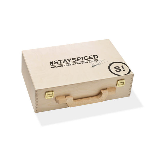 Hochwertige, handgefertigte Holzkiste mit 15 edlen STAY SPICED ! Gewürzen aus der Roland Trettl Edition