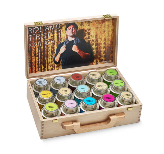 Der limitierte Roland Trettl Holzkoffer von STAY SPICED ! mit 15 exklusiven Lieblingsgewürzen für kreative Köche