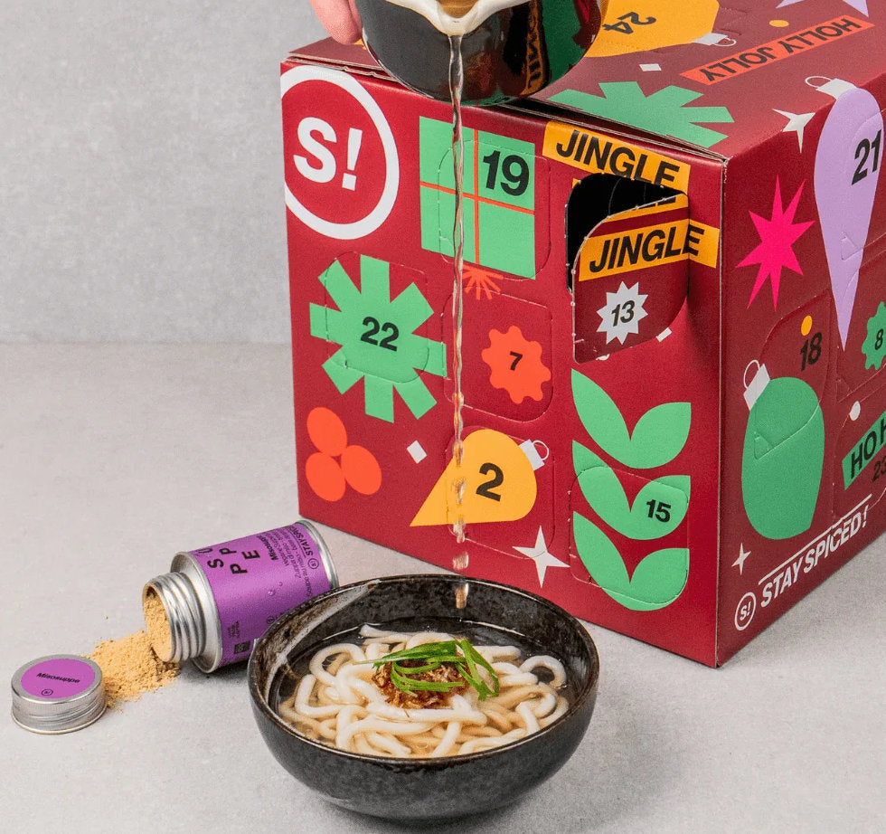STAY SPICED! Gewürz Adventskalender Deluxe mit Gewürzdose und zubereitetem Gericht