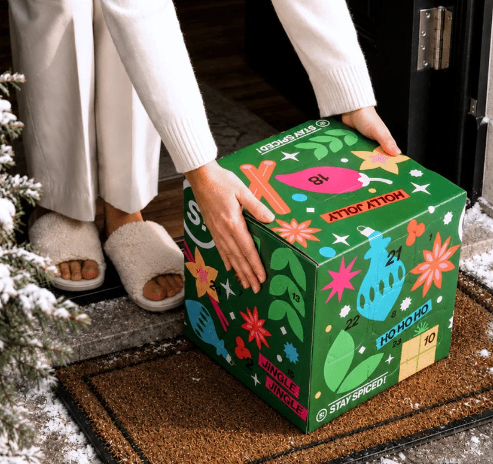 STAY SPICED! Gewürz Adventskalender Pure als Weihnachtsgeschenk vor der Haustüre