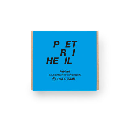 Die stilvolle blaue Petri Heil Geschenkbox als perfektes Präsent für Fischer und Gourmets