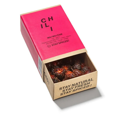 Wiri Wiri Chili ganz rot - Geöffneter roter Karton von STAY SPICED !